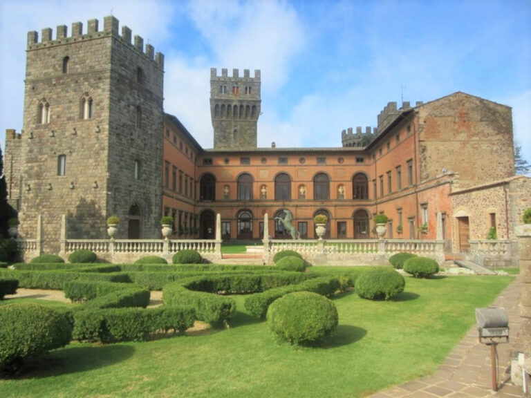 Palazzi storici in vendita su Quimmo - Castello di Torre Alfina